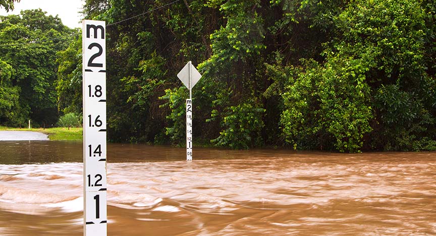 Height marker in dirty flooded waters